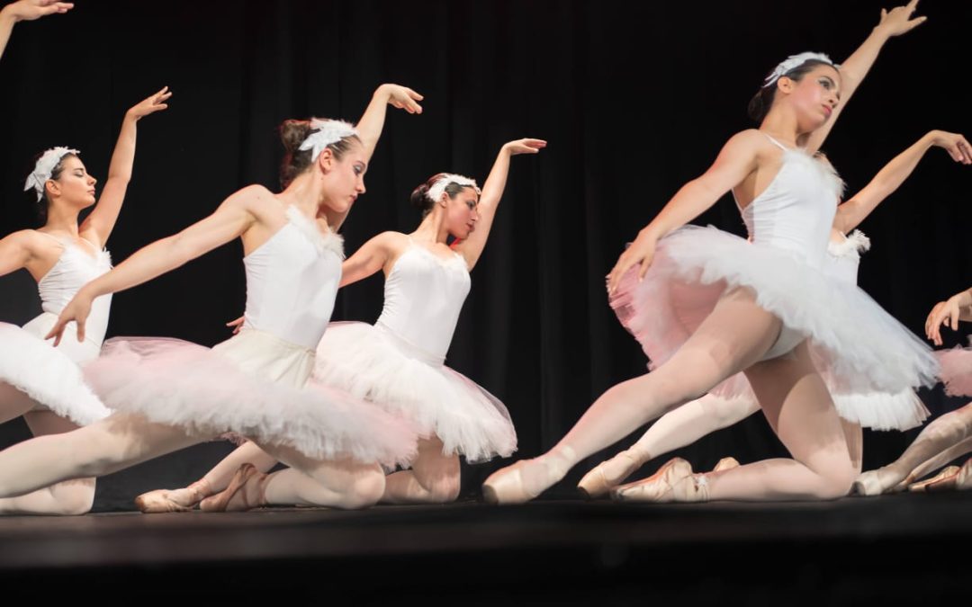 Ballet Juvenil de Quilmes presenta: El lago de los cisnes